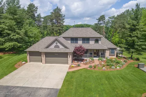 4132 Pine Tree Ln, Lansing, MI 48911 photo 2