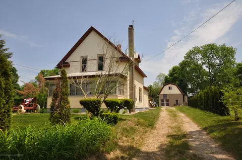 212 Irish St, Lyons, MI 48851 photo 2