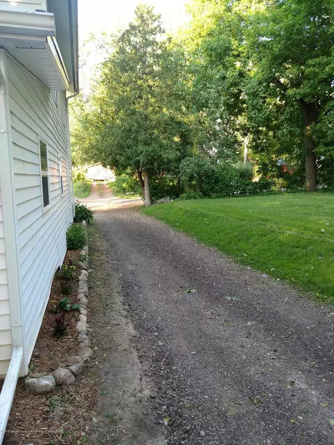 13564 Walnut St, Bath, MI 48808 photo 6