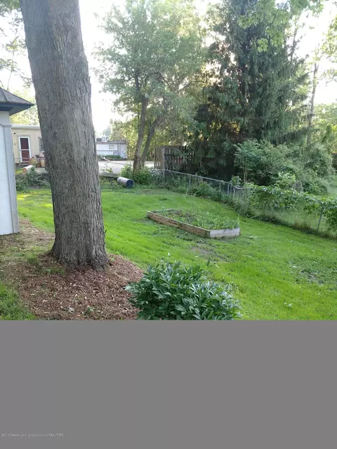 13564 Walnut St, Bath, MI 48808 photo 8