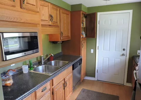 2924 Risley Dr, Lansing, MI 48917 photo 6