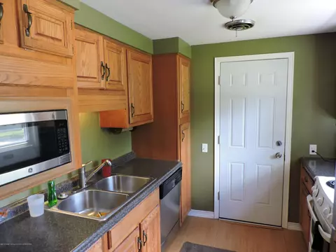 2924 Risley Dr, Lansing, MI 48917 photo 7