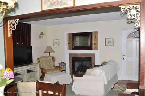 559 E South St, Mason, MI 48854 photo 10