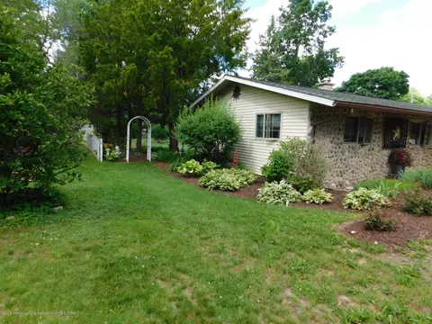 559 E South St, Mason, MI 48854 photo 26