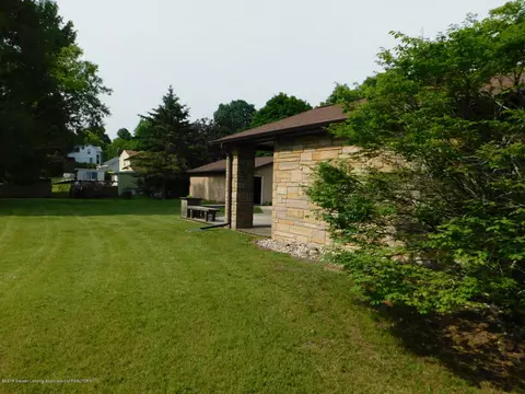 302 E Columbia St, Mason, MI 48854 photo 3