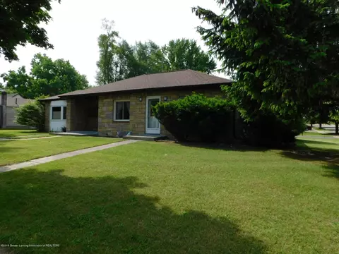 302 E Columbia St, Mason, MI 48854 photo 4