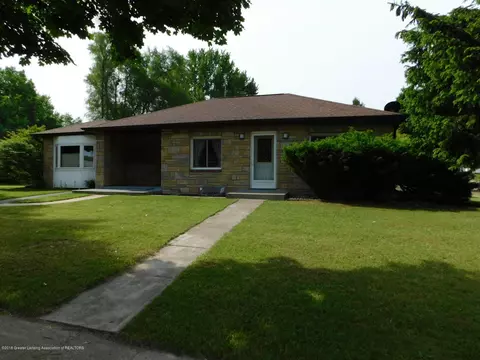 302 E Columbia St, Mason, MI 48854 photo 2