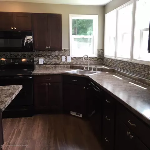 224 E Clinton St, Ovid, MI 48866 photo 3