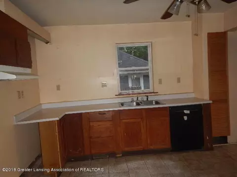 140 Bates St, Jackson, MI 49202 photo 4