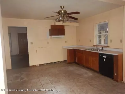 140 Bates St, Jackson, MI 49202 photo 3