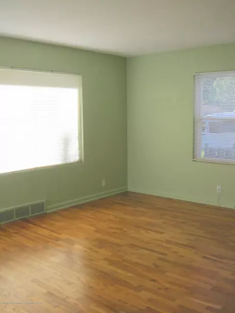 1010 Pendleton Dr, Lansing, MI 48917 photo 8