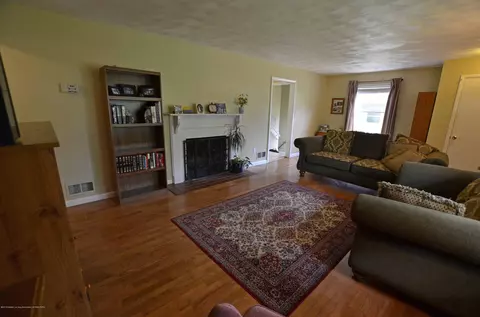 1418 Franklin St, Haslett, MI 48840 photo 2