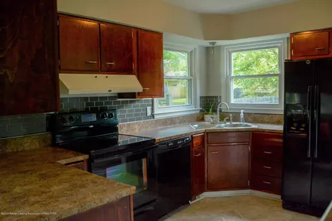 2854 Memory Ln, Lansing, MI 48911 photo 9