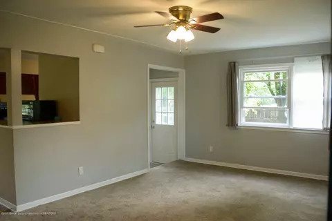 2854 Memory Ln, Lansing, MI 48911 photo 2