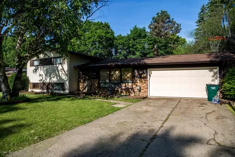 3025 Leon Ave, Lansing, MI 48906 photo 2