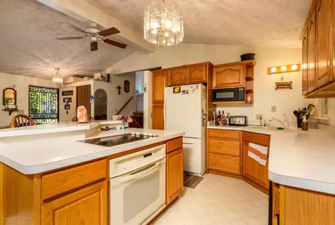 3025 Leon Ave, Lansing, MI 48906 photo 9