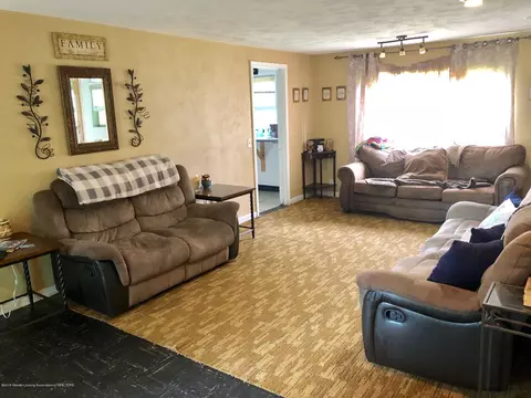 2901 Risley Dr, Lansing, MI 48917 photo 4