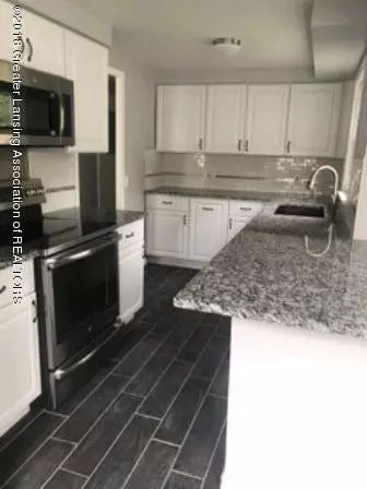 3002 Timber Dr, Lansing, MI 48917 photo 8