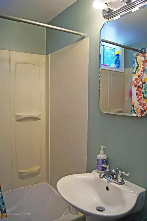 1817 Davis Ave, Lansing, MI 48910 photo 13