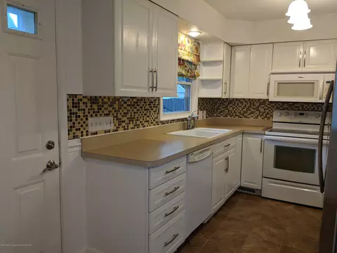 1921 W Rundle Ave, Lansing, MI 48910 photo 8