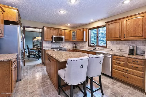 753 Tanbark Dr, Dimondale, MI 48821 photo 2