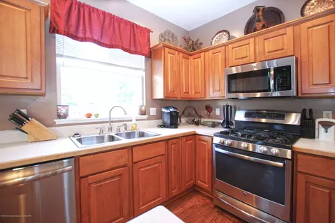 13828 Harvest Ln, Bath, MI 48808 photo 6