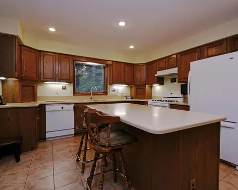 7196 White Pine Dr, Perry, MI 48872 photo 11