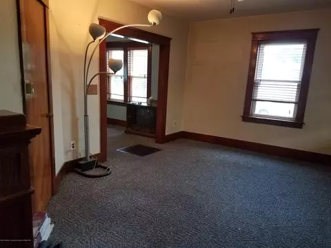 325 E Thomas St, Lansing, MI 48906 photo 2