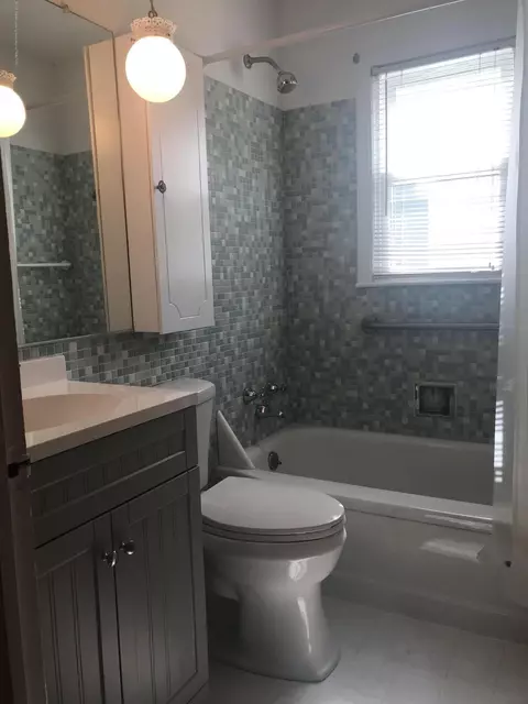 2121 Gary St, Lansing, MI 48906 photo 5