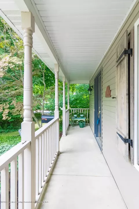 440 E Riverside St, Williamston, MI 48895 photo 3