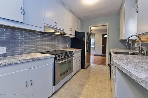 623 Hamilton Ave, Lansing, MI 48910 photo 2