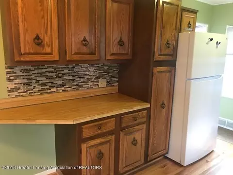 1006 Maycroft Rd, Lansing, MI 48917 photo 5