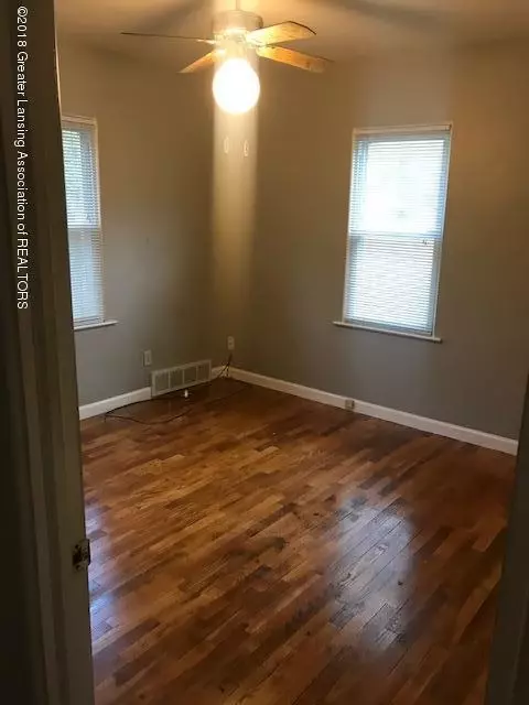 1006 Maycroft Rd, Lansing, MI 48917 photo 8