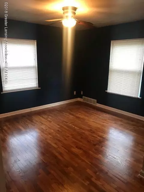 1006 Maycroft Rd, Lansing, MI 48917 photo 6