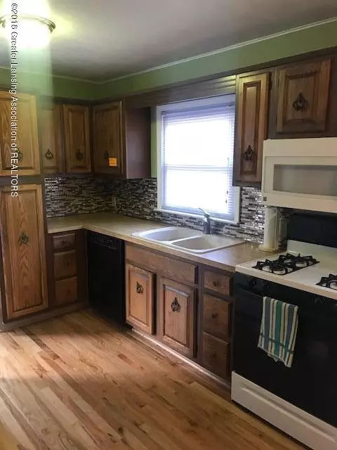 1006 Maycroft Rd, Lansing, MI 48917 photo 3