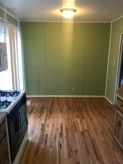 1006 Maycroft Rd, Lansing, MI 48917 photo 4