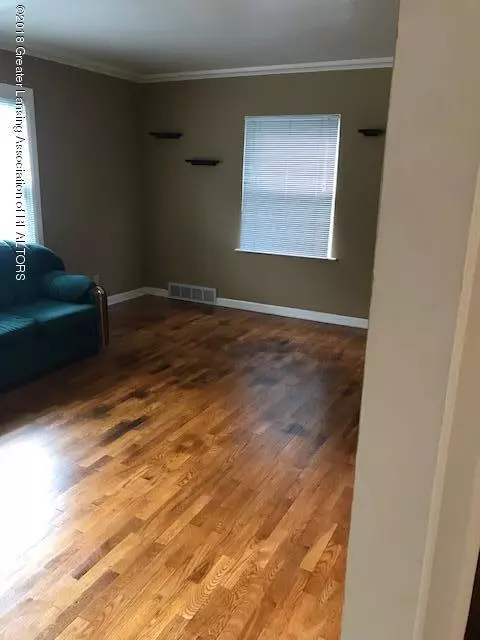 1006 Maycroft Rd, Lansing, MI 48917 photo 2
