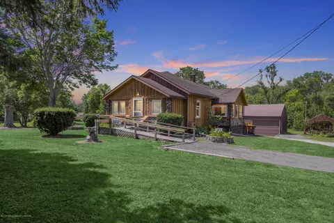 2717 Gilbert Rd, Lansing, MI 48911 photo 1