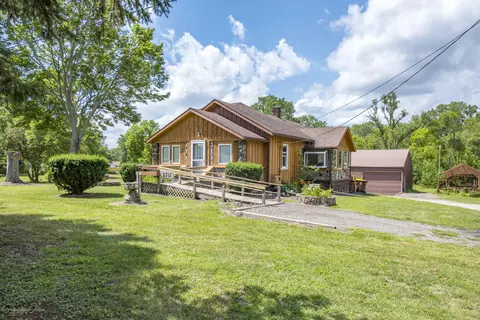 2717 Gilbert Rd, Lansing, MI 48911 photo 2