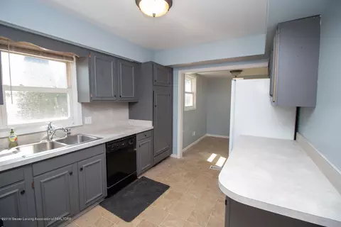 3211 Timber Dr, Lansing, MI 48917 photo 10