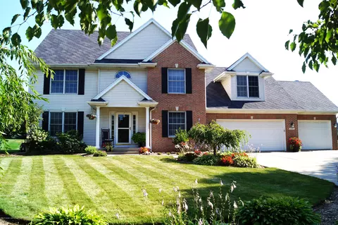 3196 Kari Cir, Dewitt, MI 48820 photo 1