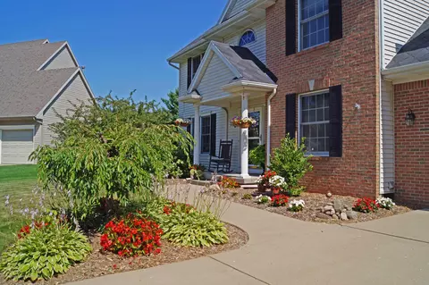 3196 Kari Cir, Dewitt, MI 48820 photo 2