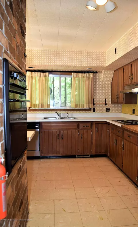 12376 Upton Rd, Bath, MI 48808 photo 16