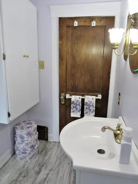601 Bartlett St, Lansing, MI 48915 photo 21