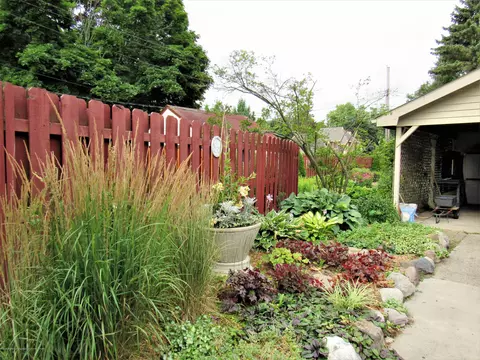 601 Bartlett St, Lansing, MI 48915 photo 35