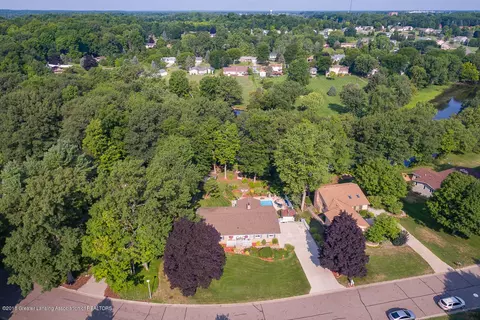 6615 Lansdown Dr, Dimondale, MI 48821 photo 3
