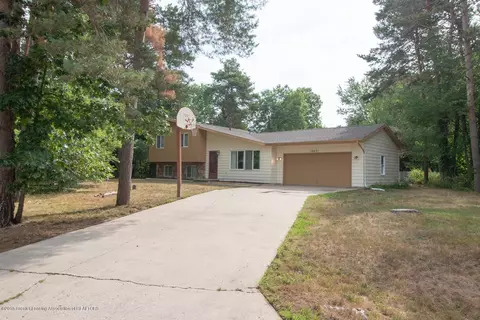 12401 Spruce Ln, Perry, MI 48872 photo 2
