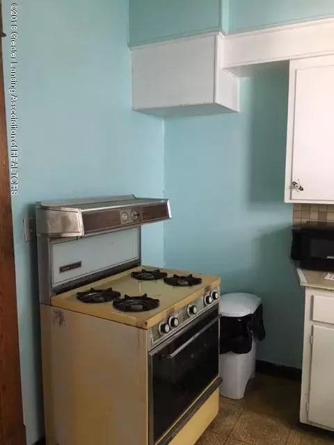 534 Cherry St, Lansing, MI 48933 photo 4