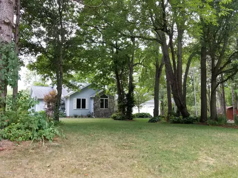 7112 White Pine Dr, Perry, MI 48872 photo 1