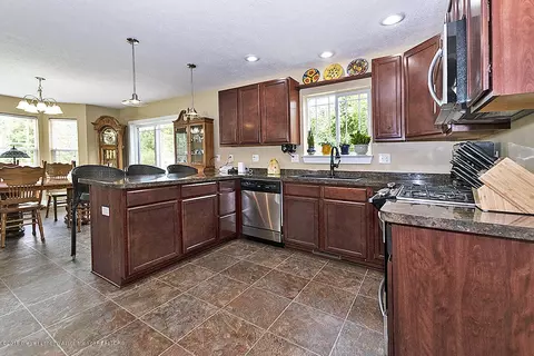 6770 Thunder Ln, Lansing, MI 48906 photo 3